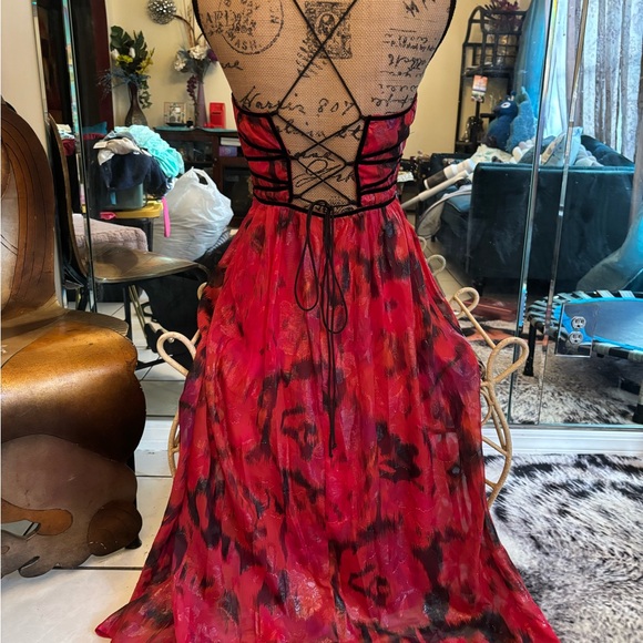 Forever 21 Strapless Red and Black Dress - Picture 6 of 7